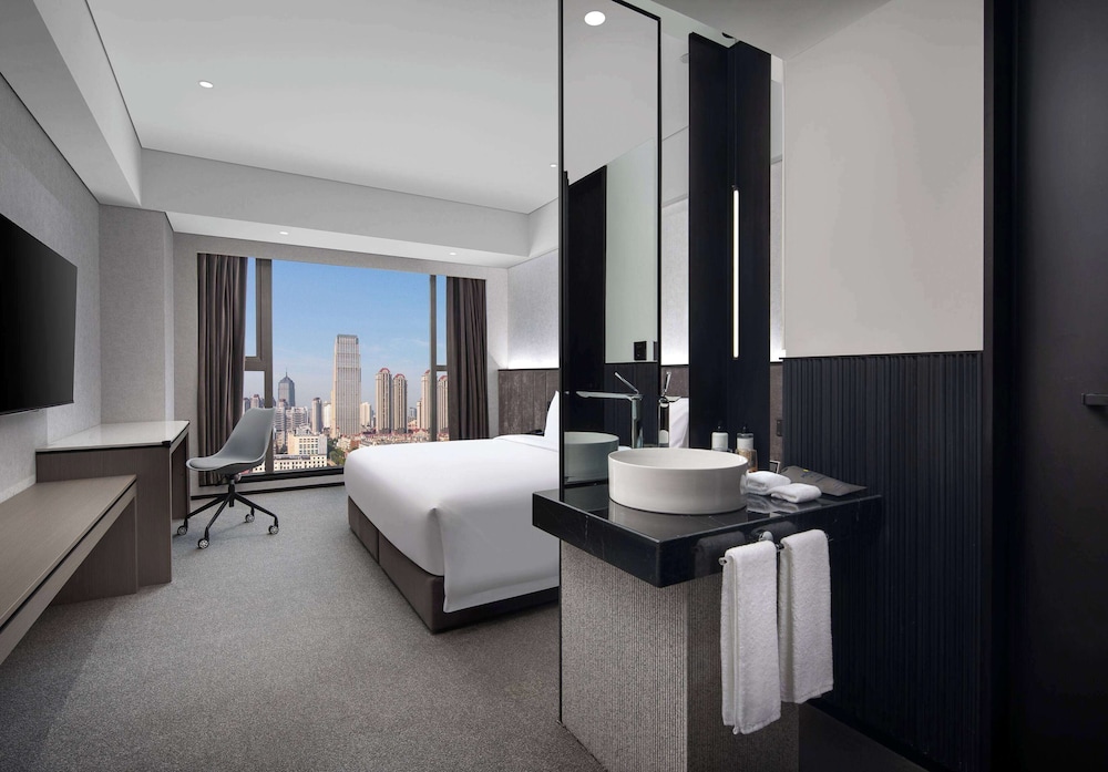 Business Room, 1 King Bed, Non Smoking photo 1