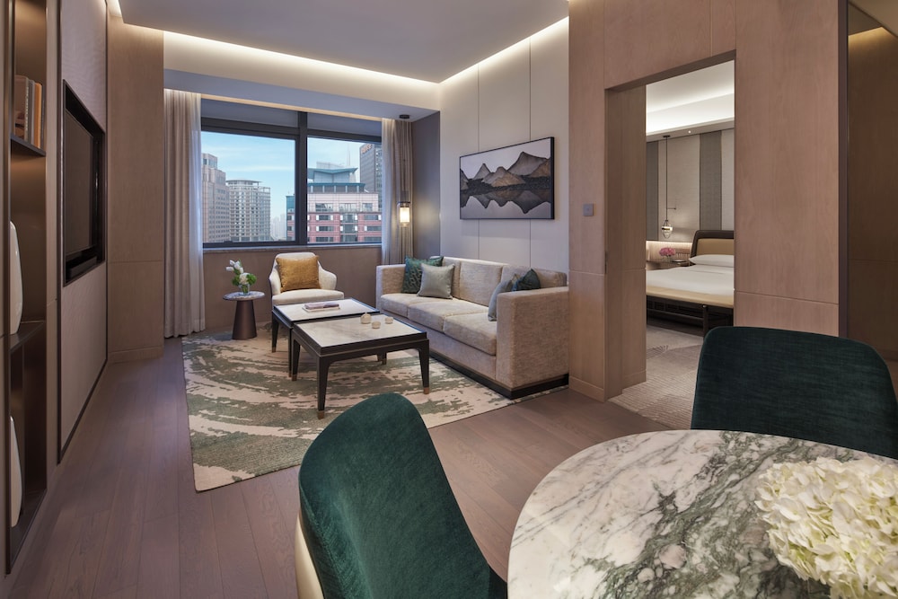Regency Deluxe Suite - Photo 1