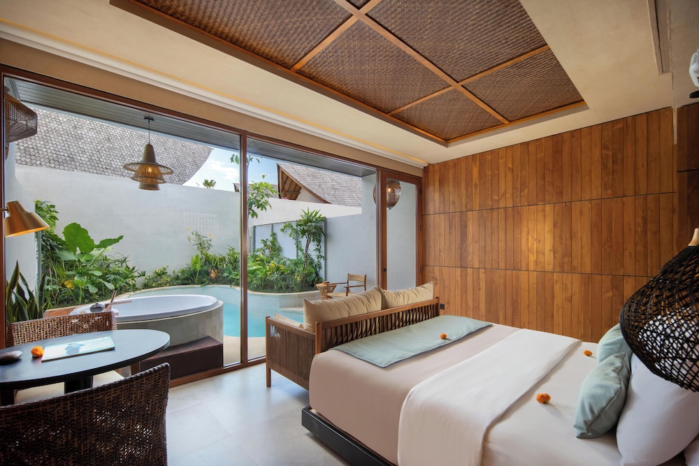Grand Smart 1 Bedroom Villa with Private Pool and Hot Tub with Lagoon Access
