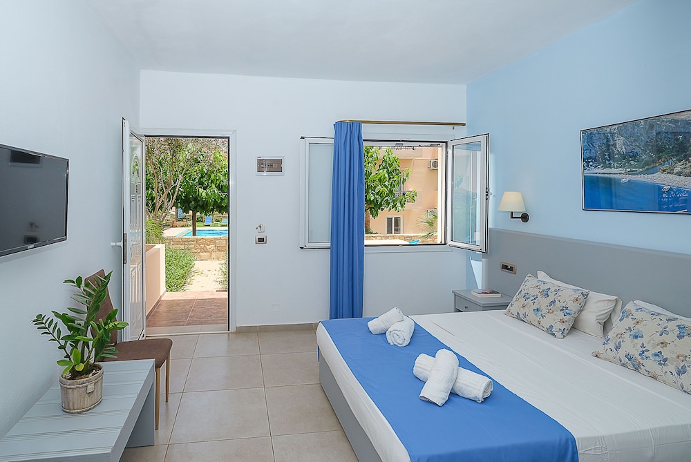 Standard Room, Pool View