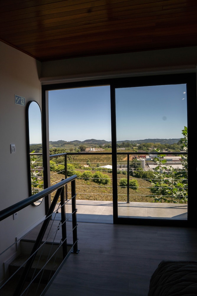 Luxury Cabin, Jetted Tub, Vineyard View (Unita) photo 2