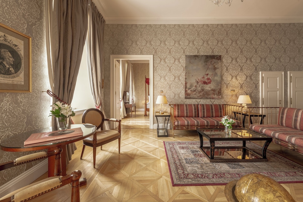 Family Suite, 2 Bedrooms, Courtyard View