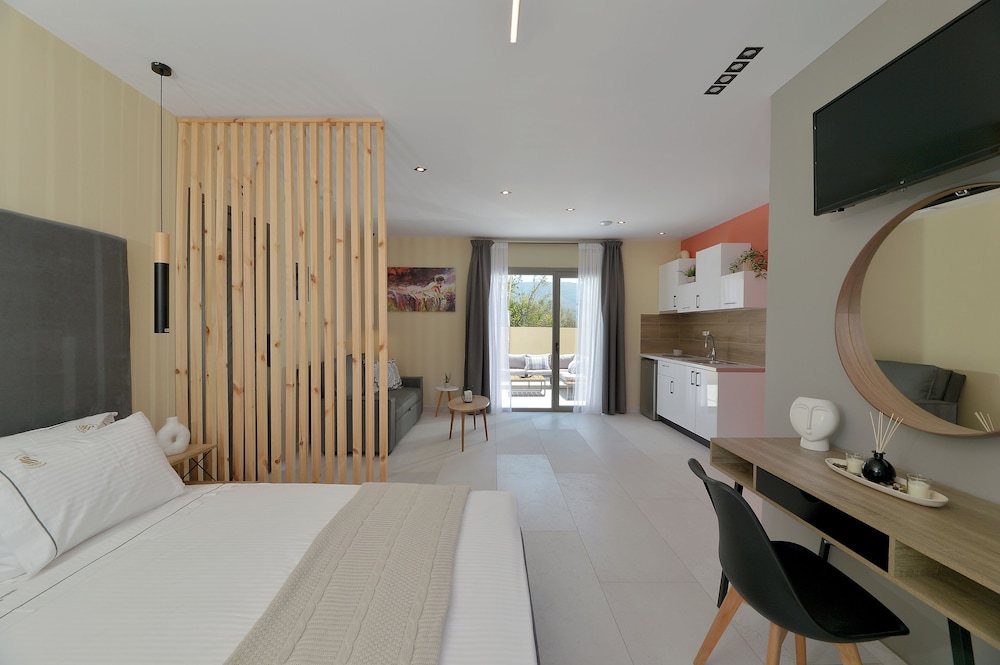 Superior Double Room, 1 Double Bed with Sofa bed, Mountain View, Ground Floor