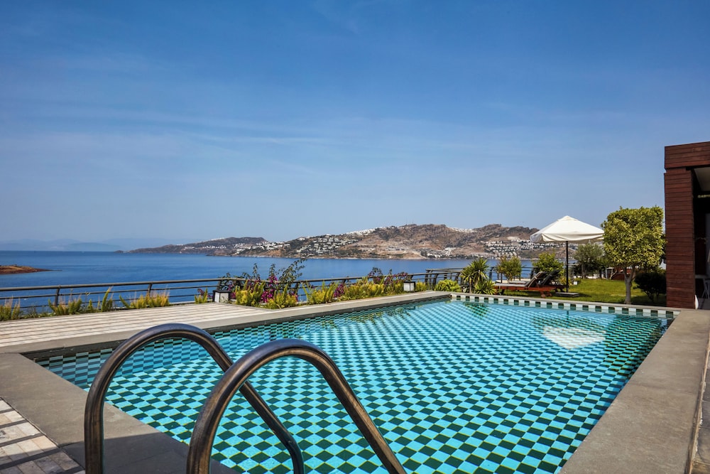 5+1 Deluxe Villa with Private Heated Pool and Sauna