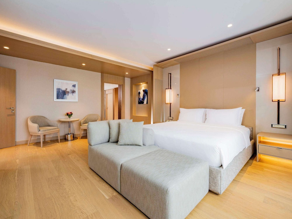 Deluxe Room, 1 Twin Bed thumbnail 5