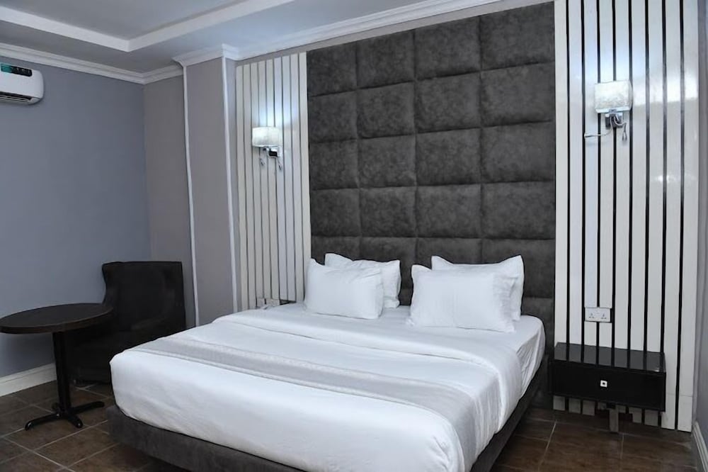 Economy Room, Balcony, City View photo 2