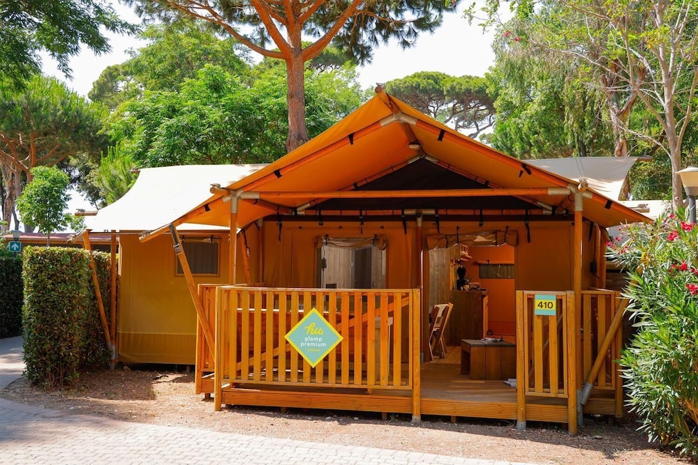 Tent, 3 Bedrooms - Photo 7