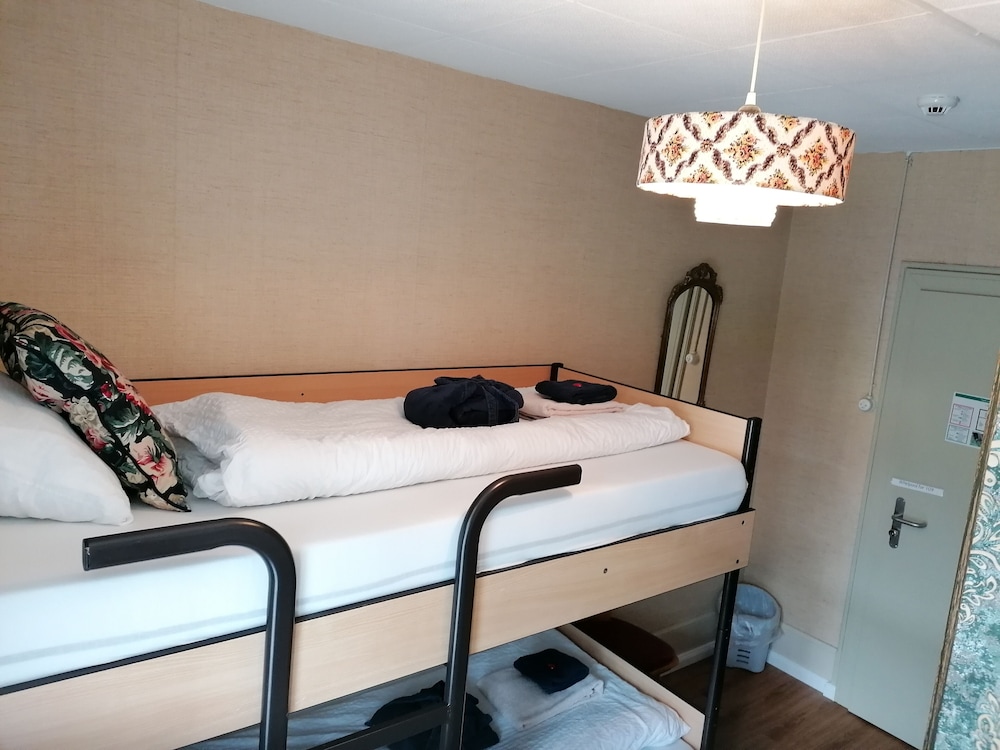 Basic Twin Room photo 3