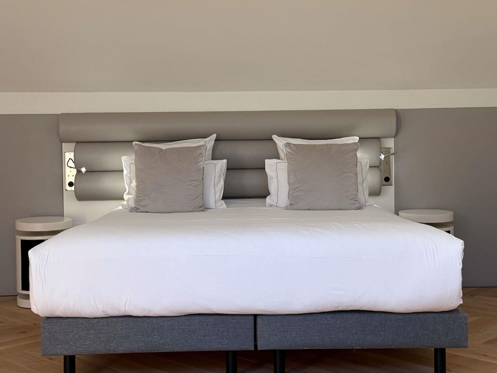 Superior Suite, 1 King Bed with Sofa bed photo 3