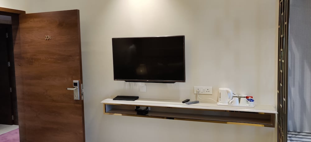Deluxe Double or Twin Room - Photo 16