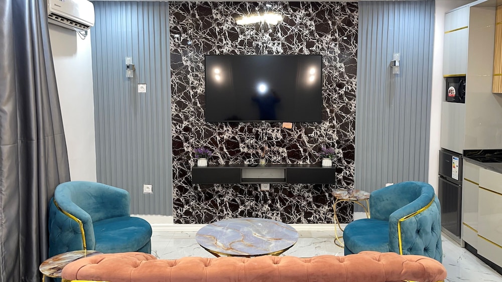 Senior Studio Suite