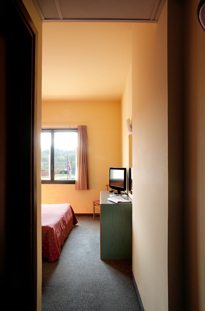 Basic Double Room Single Use photo 2