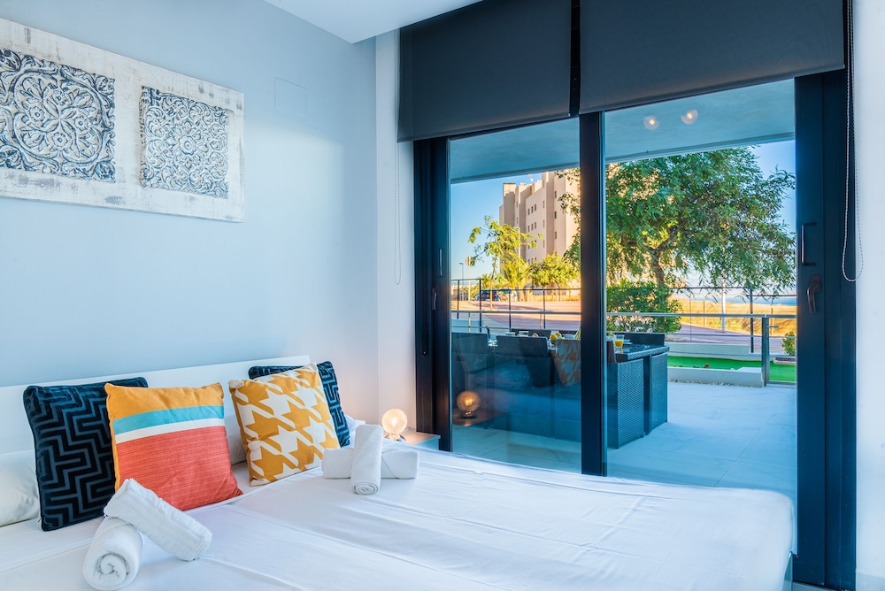 Design Apartment, 2 Bedrooms, Partial Sea View