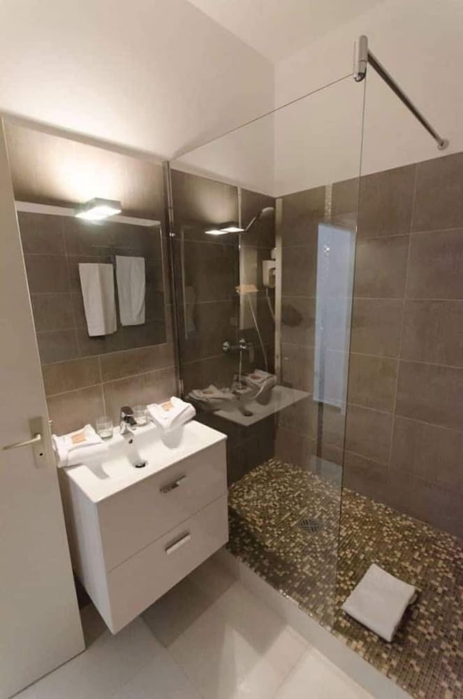 Superior Double or Twin Room photo 3