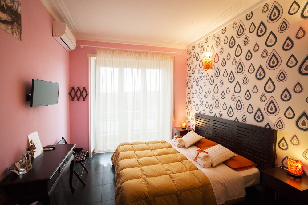 Deluxe Double or Twin Room (Private External Bathroom) photo 1