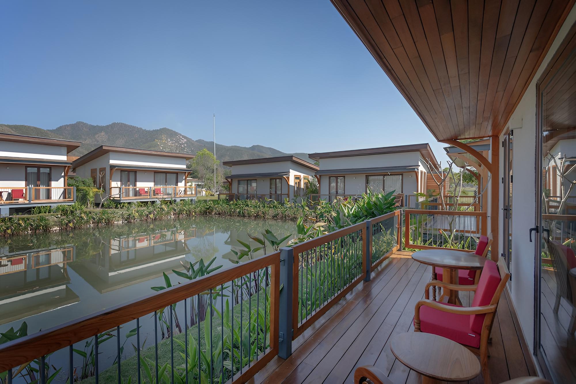 Luxury Room, 1 King Bed, Garden View photo 2