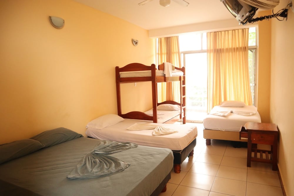 Quadruple Room, Multiple Beds photo 3