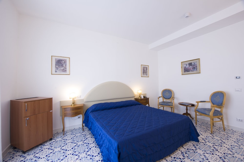 Superior Double or Twin Room, Balcony, Sea View - Photo 3