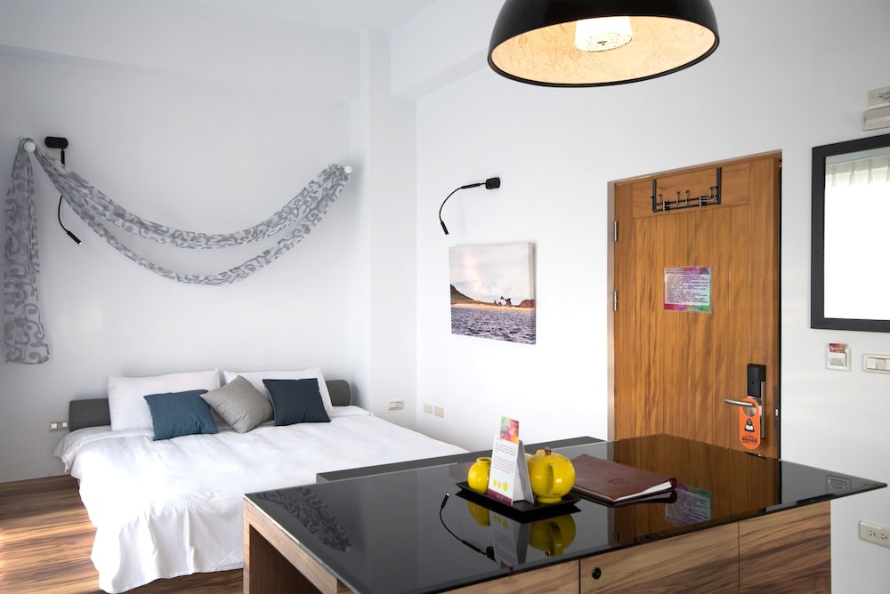 Superior Double Room, 1 Queen Bed (301)