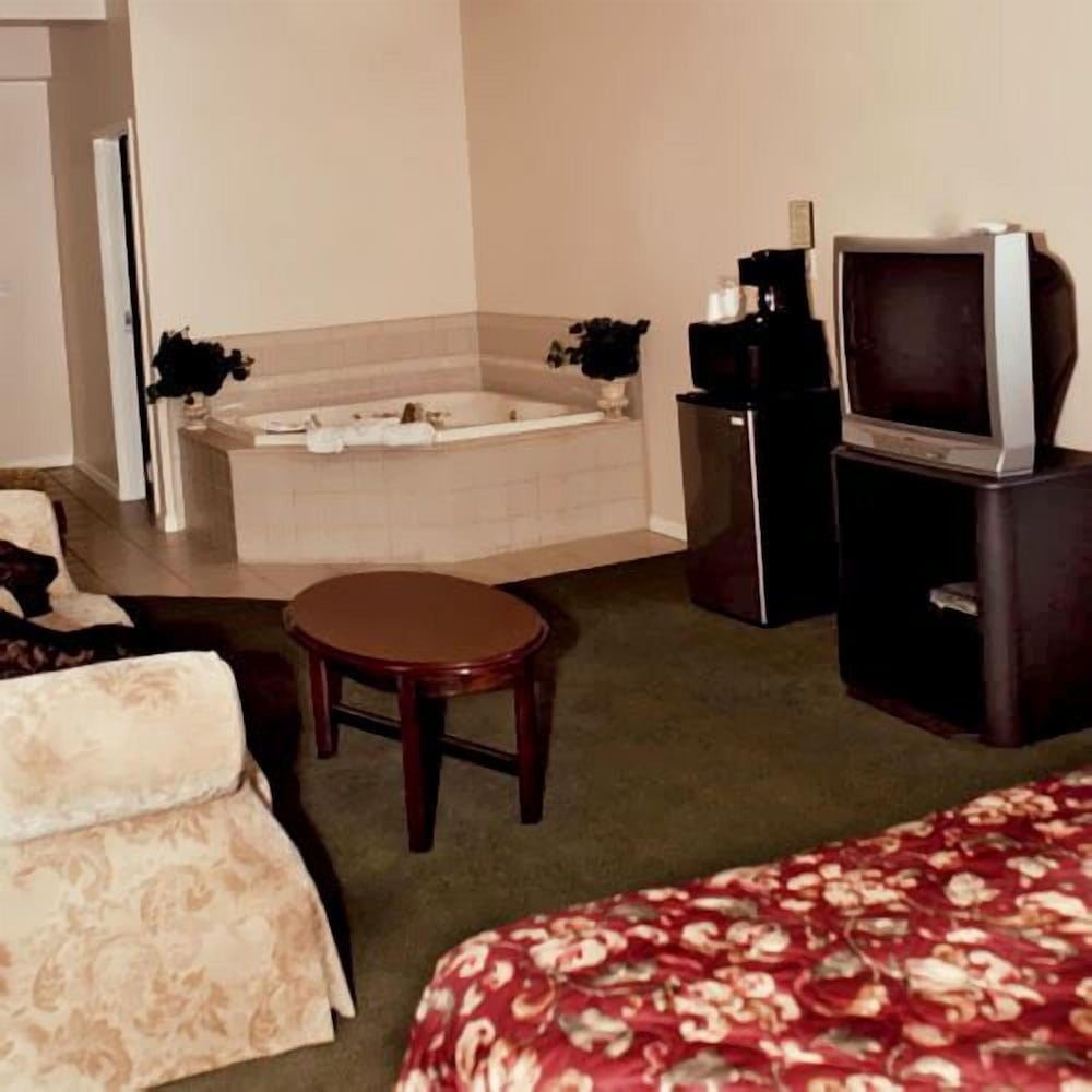 Suite, 1 King Bed, Non Smoking, Jetted Tub photo 1