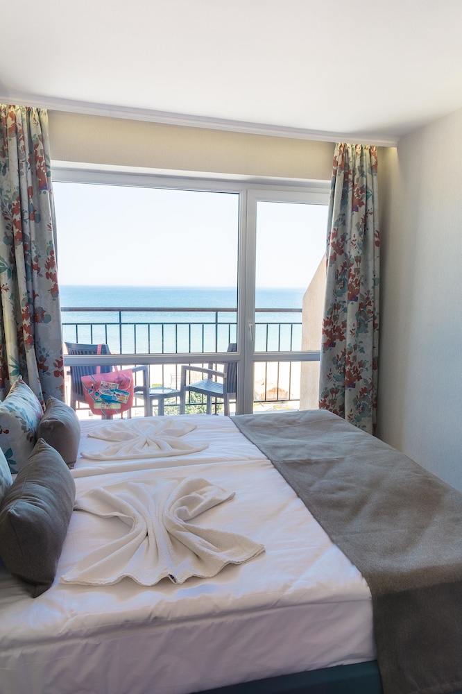 Standard Double or Twin Room photo 3