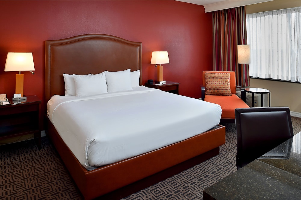 Presidential Suite, 1 King Bed, Non Smoking photo 2