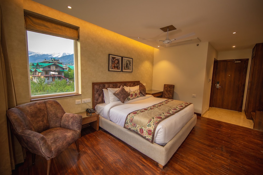 Premium Room with Private Balcony - Photo 14