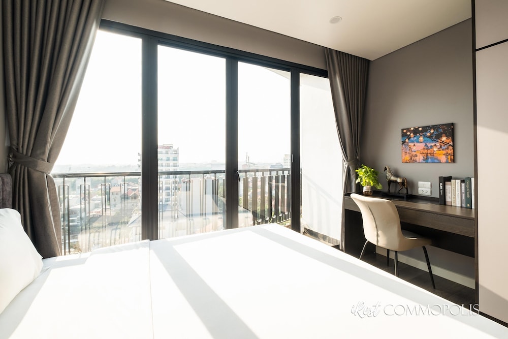 Deluxe King Studio Top Floor - Photo 3