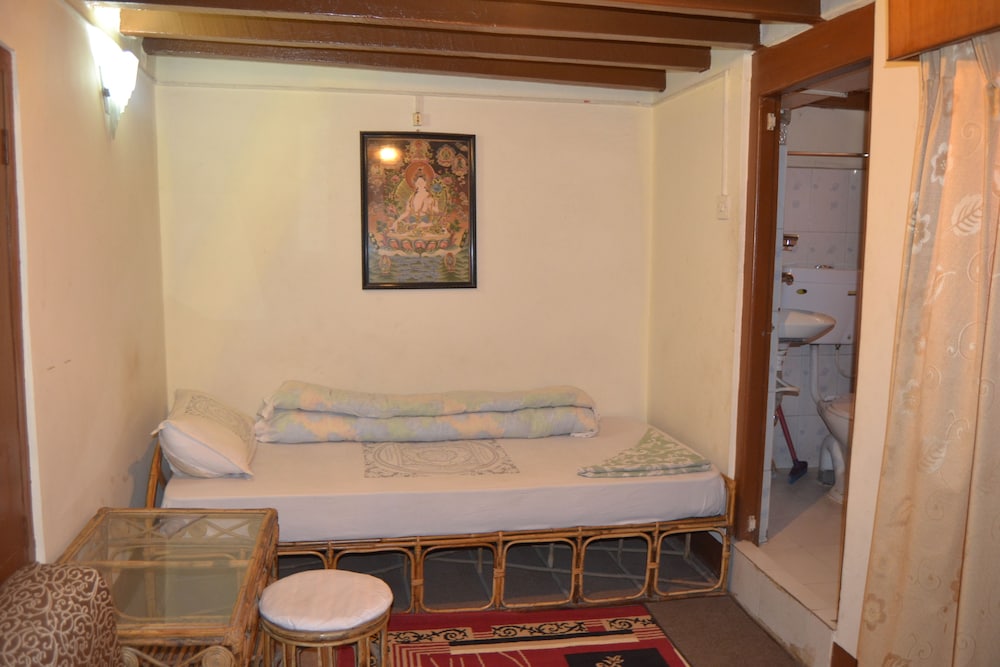 Standard Single Room, 1 Twin Bed, Private Bathroom, Corner photo 3