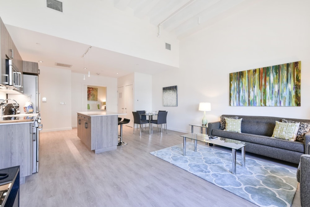 Deluxe Apartment, 1 Queen Bed with Sofa bed photo 1