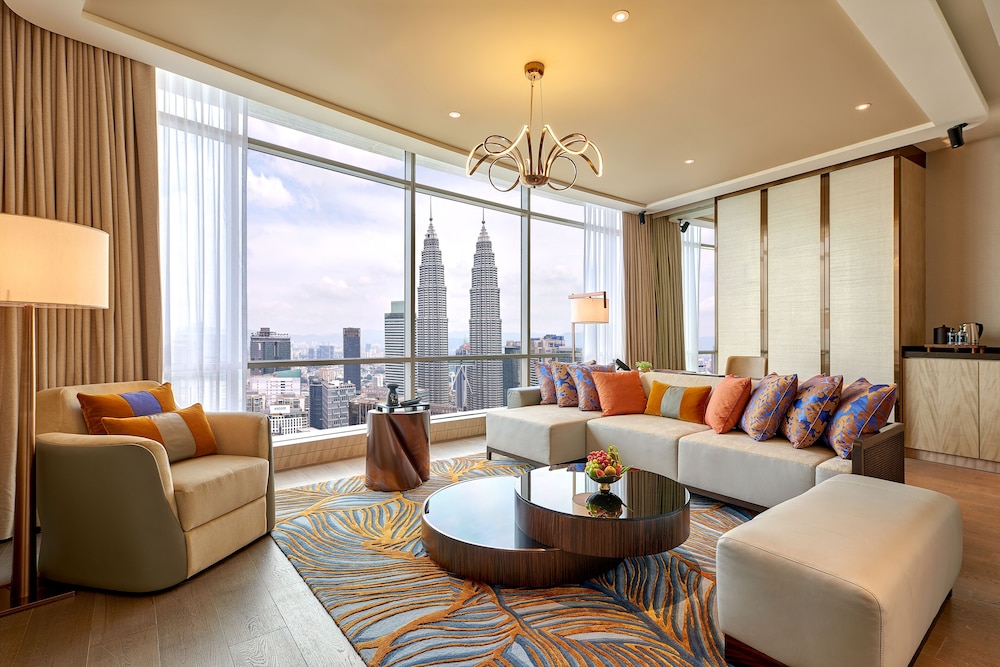 Sky Sanctuary Suite photo 2