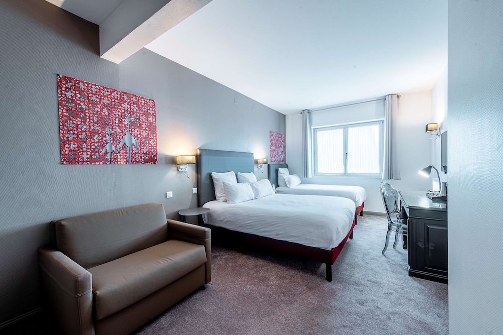 Deluxe Room, Multiple Beds, Non Smoking, Pool Access - Photo 2