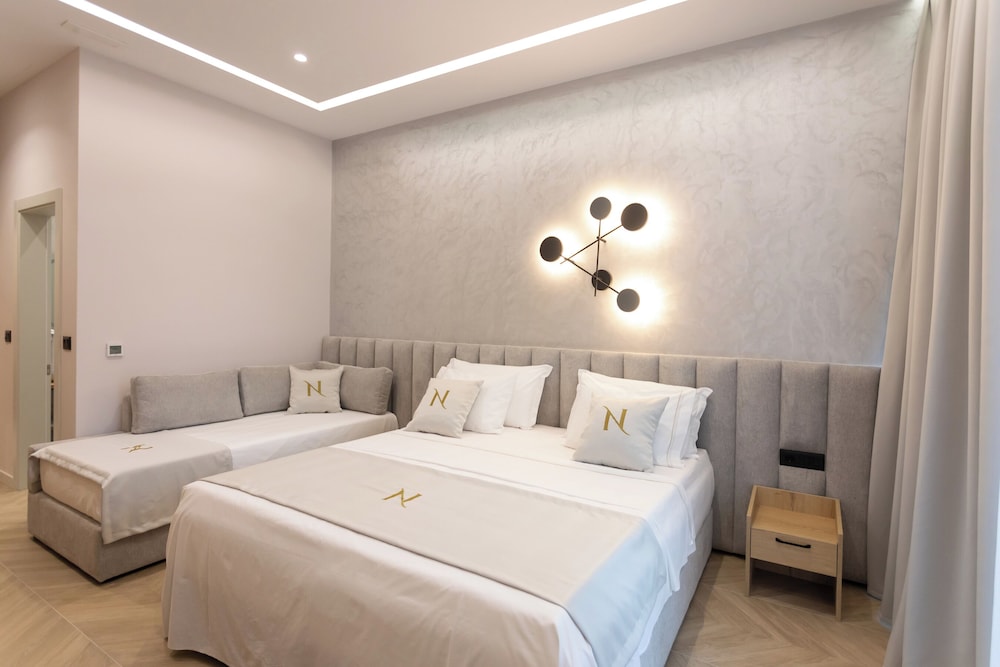 Superior Triple Room, City View photo 1