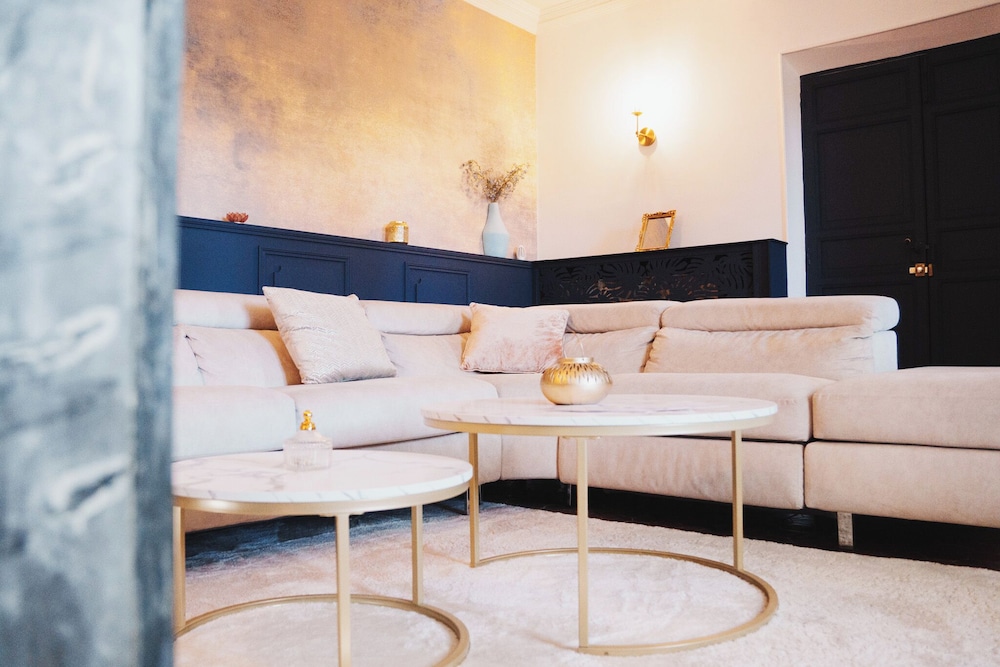 Deluxe Studio Suite
