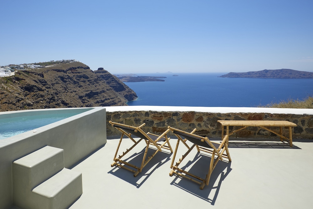 Grand Honeymoon villa with hot tub and caldera view - Photo 13