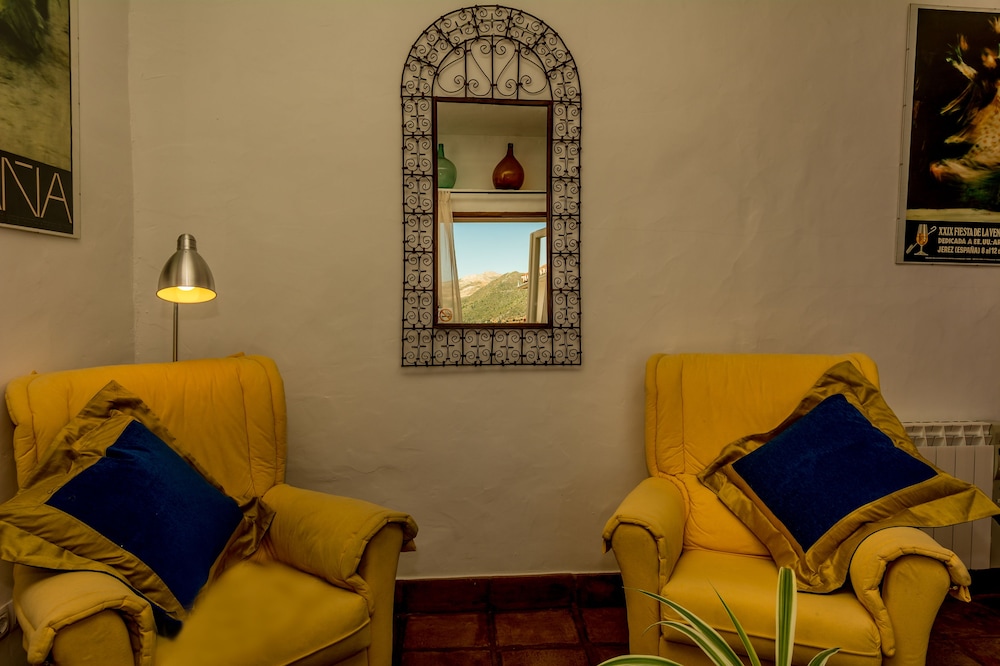 Deluxe Double Room, 1 King Bed, Mountain View