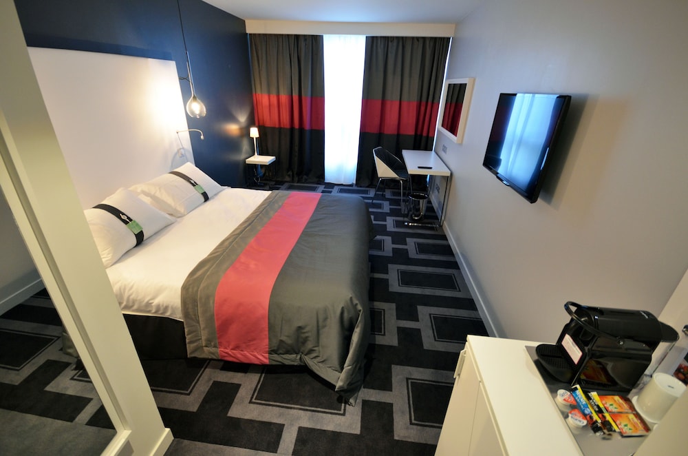 Standard Room, 1 Queen Bed (Bath/Shower Combo) - Photo 1