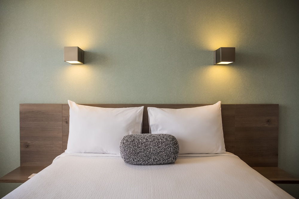 Superior Room, 1 Queen Bed photo 2