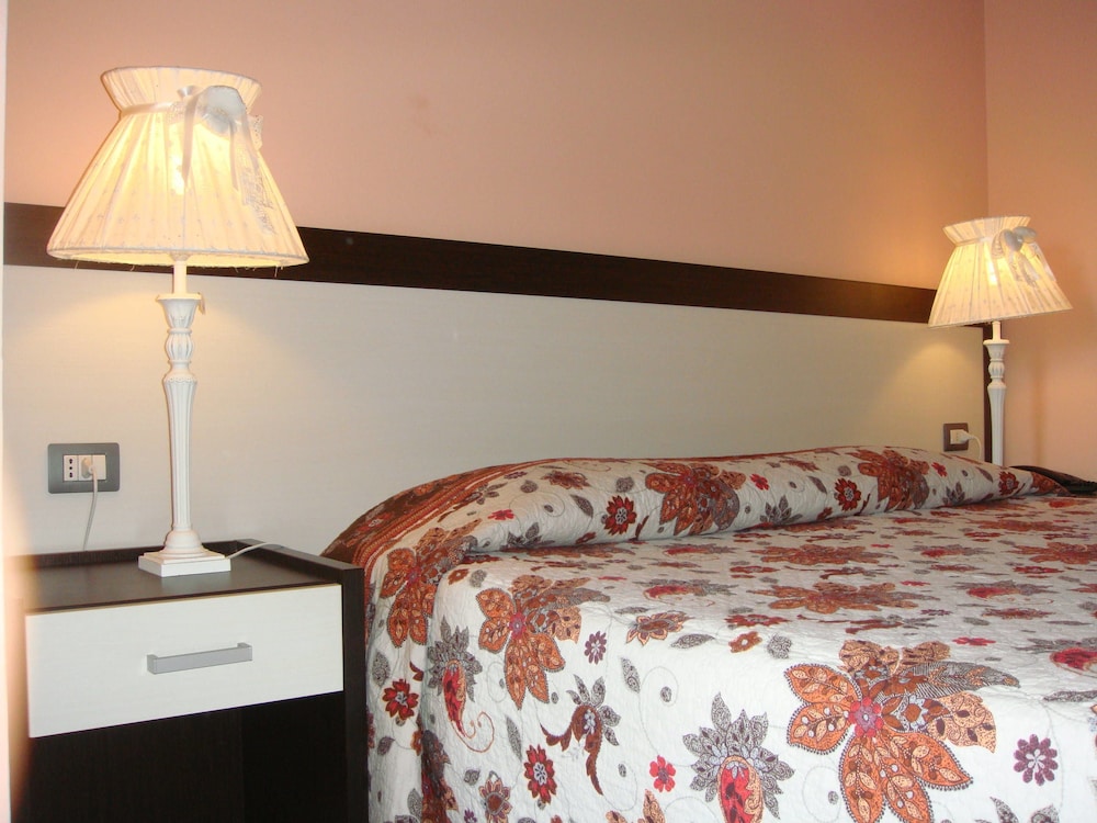 Standard Triple Room, Ensuite photo 1