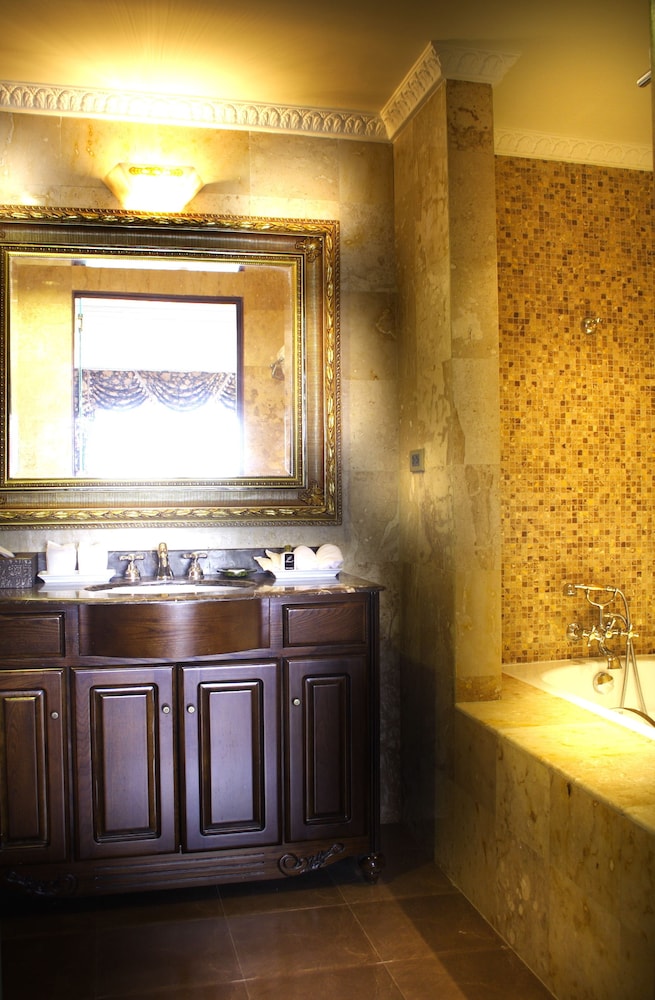 Four Seasons Suite - Photo 12