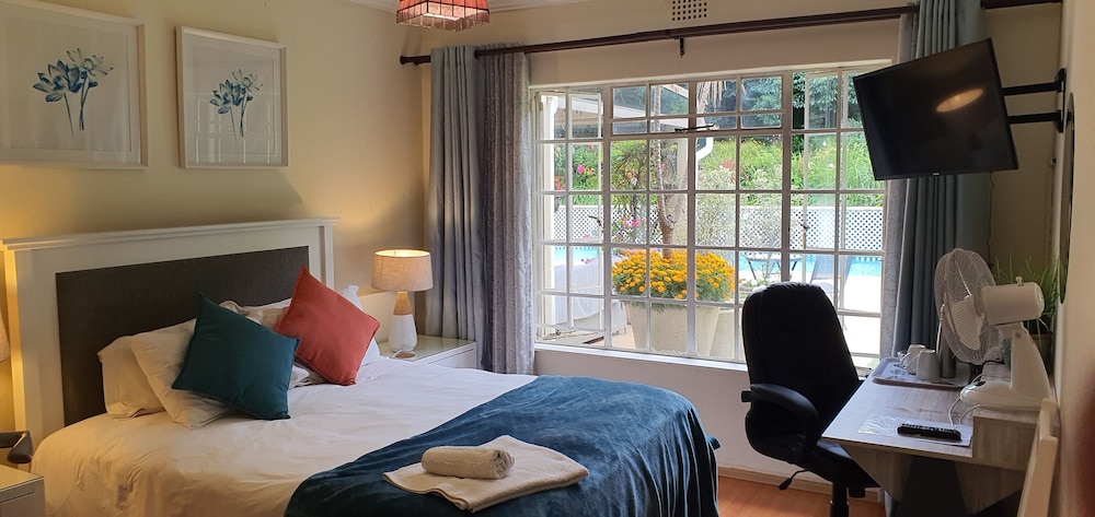 Comfort Double Room, Garden View (Yellow Wood) photo 3