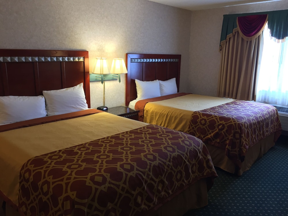 Standard Room, 2 Queen Beds, Non Smoking photo 2
