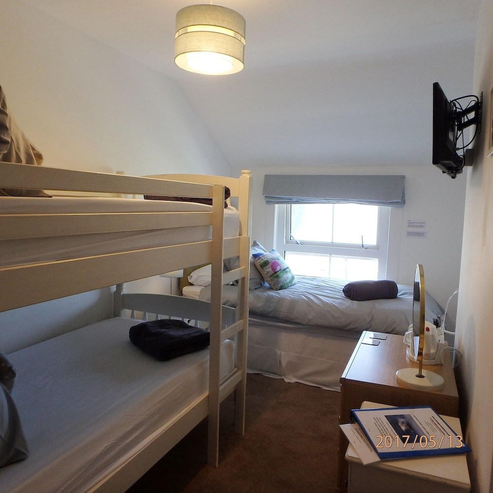 Triple Room, Shared Bathroom, Mountain View (Room Seven) photo 3