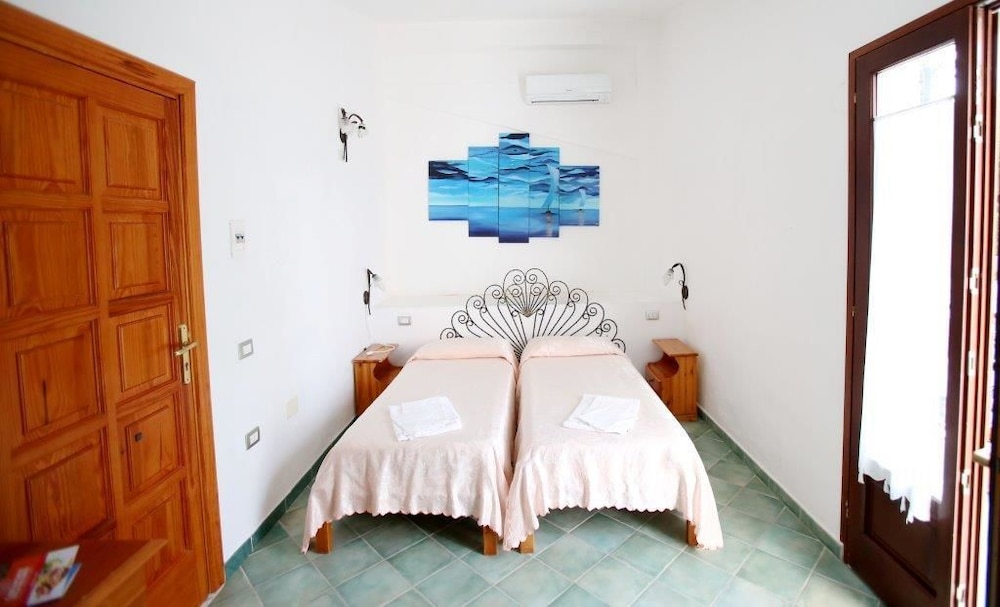 Double or Twin Room photo 2