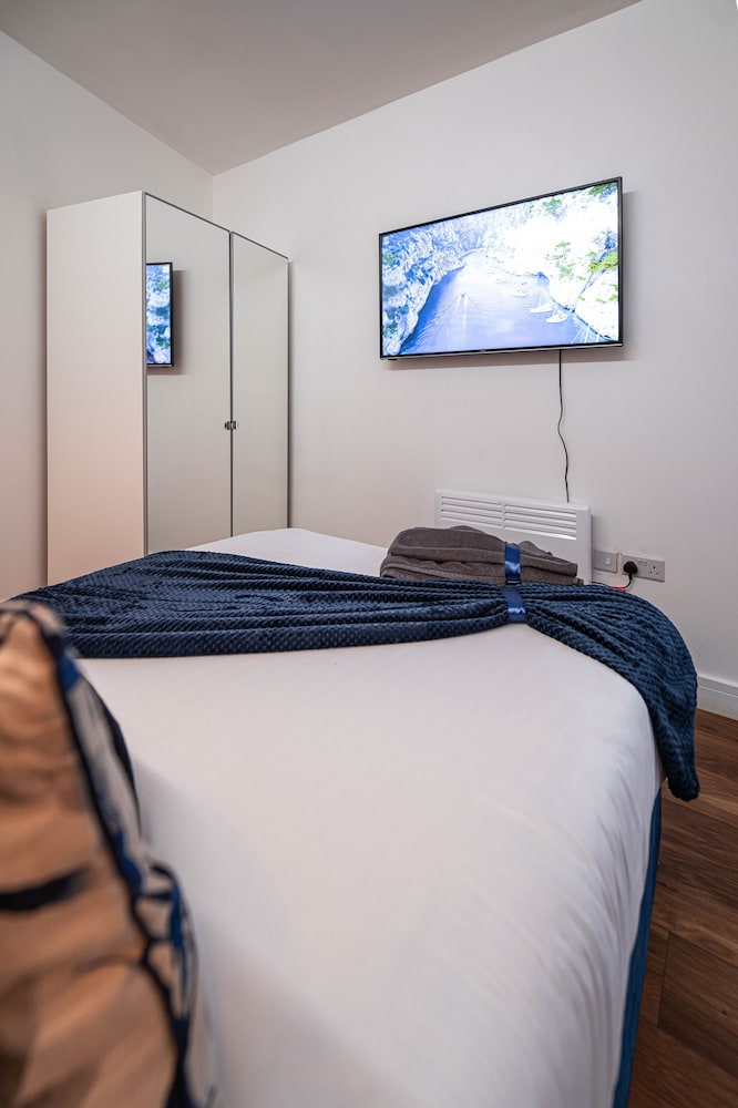 Executive Apartment, Ensuite, City View (Apt 3) - Photo 9