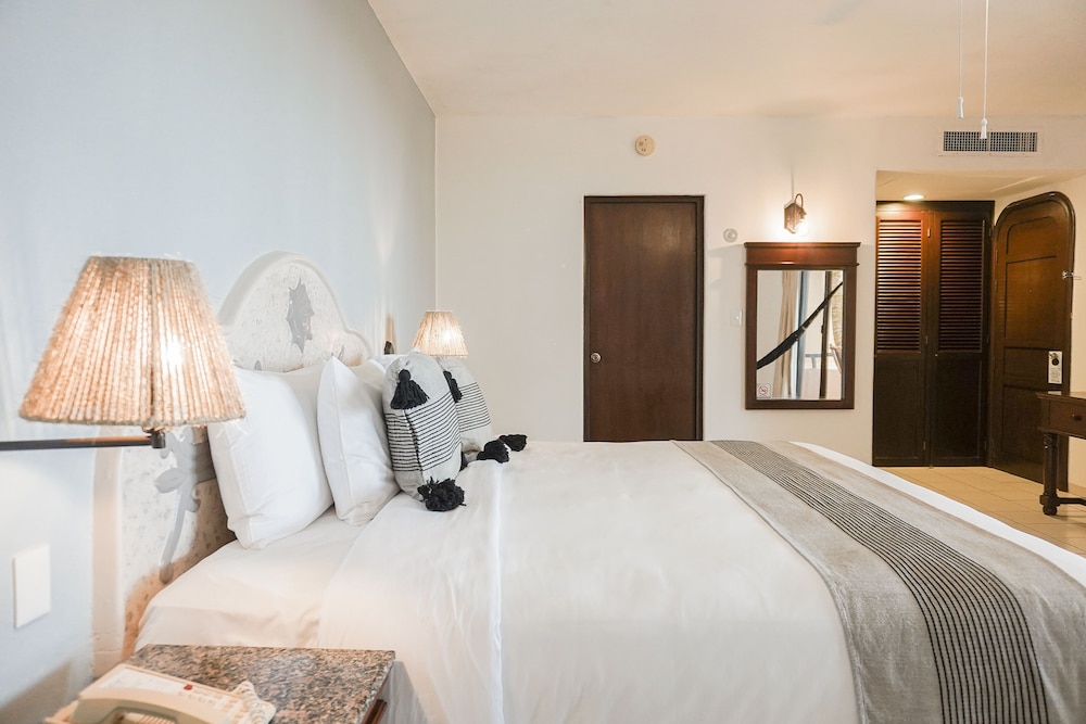 Standard Room, 1 King Bed, Garden View photo 1
