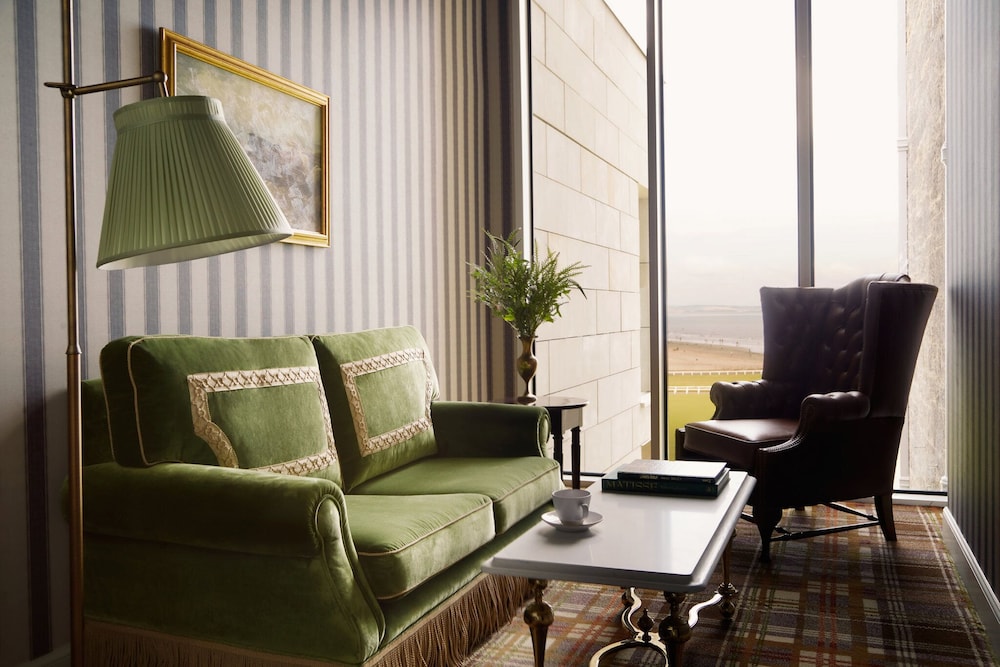 Deluxe Suite (18th View) photo 1