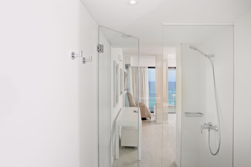 Double Room, Balcony, Partial Sea View photo 2