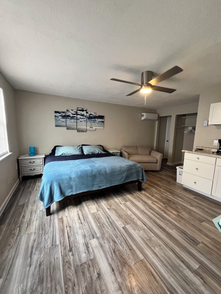 Standard Studio, 1 King Bed, Ocean View, Oceanfront photo 1
