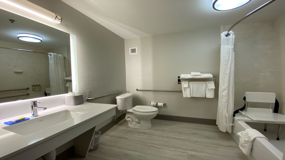 Standard Room, 2 Queen Beds, Accessible (Communication, Accessible Tub) - Photo 4
